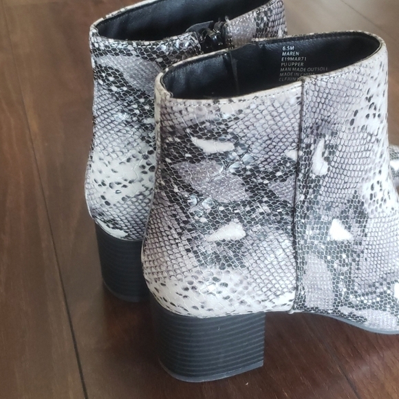 NEW! ESPRIT Maren Classic Snake Skin Print Booties 6.5. - Picture 5 of 7